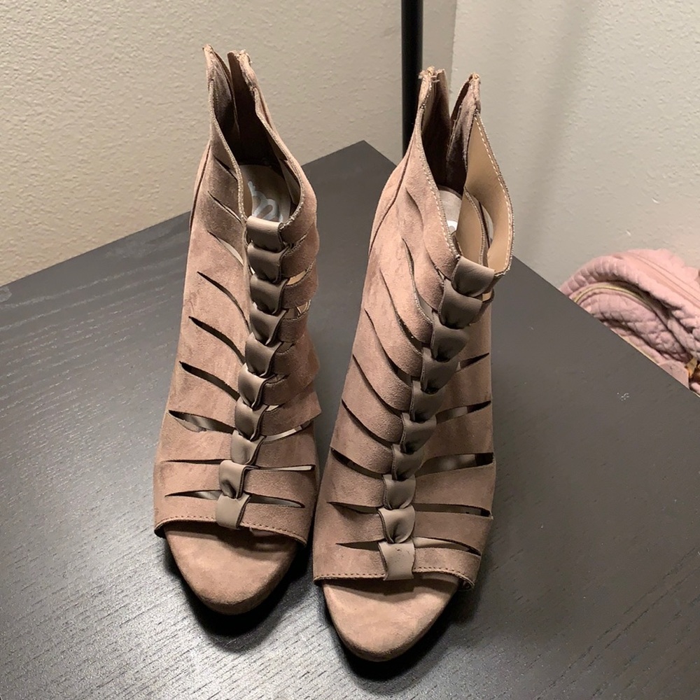 women’s heels! super comfortable and easy to walk in!